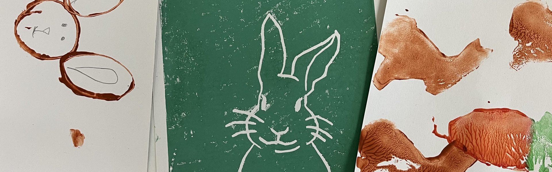 Es werden Karten für Ostern gedruckt.